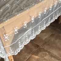 tovaglia in tulle ricamato colore bianco