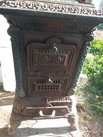 Stufa antica a legna