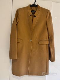 Elegante cappotto color cammello di Massimo Dutti