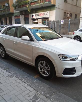 Audi Q3 2.0 TDI 120 CV Business
