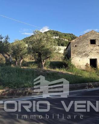 Terreno di 1953 m² a Laureana Cilento