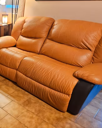 Divano in vera pelle con relax elettrico