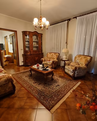 Salotto completo in legno massello-stile elegante