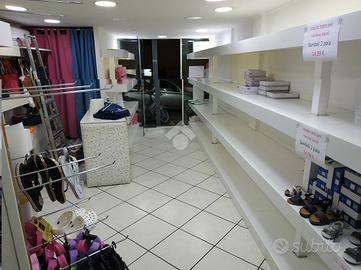 NEGOZIO A CASTELLAMMARE DI STABIA