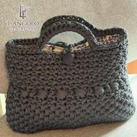 Borsa grigia scura con manico integrato