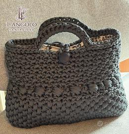 Borsa grigia scura con manico integrato