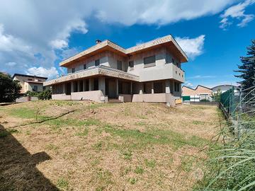 Villa indipendente libera confine biella ponderano