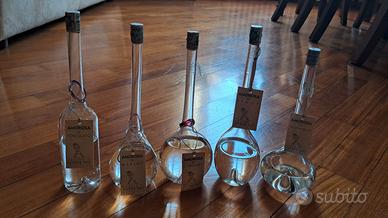Bottiglie di grappa in vetro soffiato da collezion