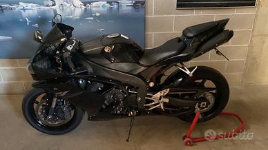 Yamaha r1