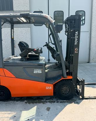 CARRELLO ELEVATORE MULETTO ELETTRICO TOYOTA 25 QUI