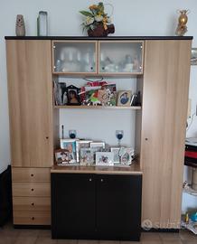 Mobile da soggiorno con vetrinetta. 