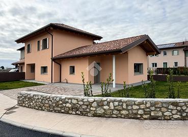 VILLA SINGOLA A REANA DEL ROJALE