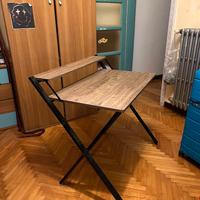 Scrivania con mensola