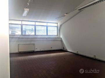 Immobile di 475 m² con più di 5 locali a Asti