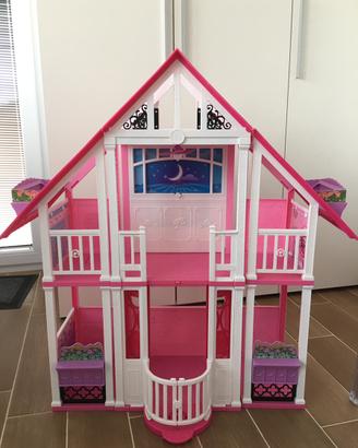 Casa di Barbie a 3 piani con ascensore