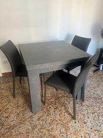 Set tavolo quadrato e 4 sedie
