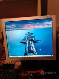 Monitor SAMSUNG con cavo di rete e cavo computer.