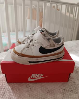 Varie paia di scarpe bimbo