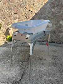 Vaschetta per bagnetto con sopporto/fasciatoio