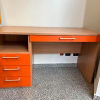 Scrivania per cameretta/ufficio con cassettiera