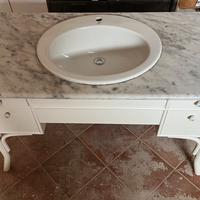 Mobile bagno con piano in marmo