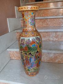 vaso  con decorazioni orientali 