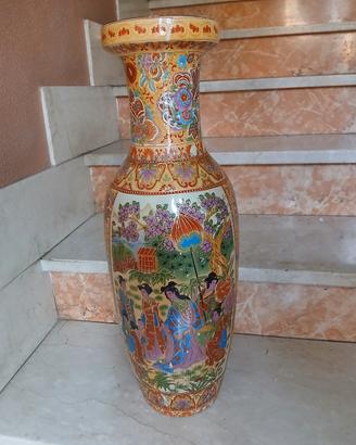 vaso  con decorazioni orientali 