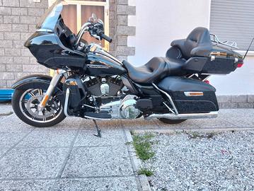 Harley Davidson Road glide ultra moto 