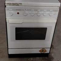 cucina quattro fuochi gpli e forno elettrico 