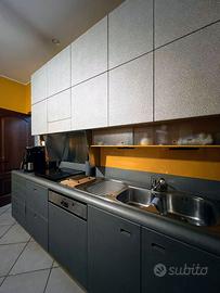 CUCINA MARCA VARENNA CON TAVOLO E 4 SEDIE