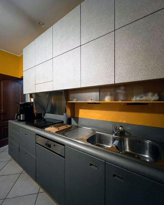 CUCINA MARCA VARENNA CON TAVOLO E 4 SEDIE