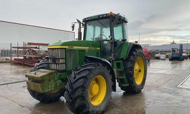Trattore agricolo John Deere Modello 7810