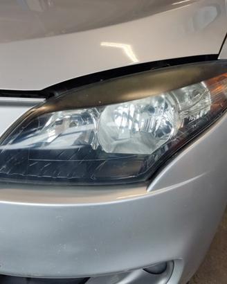 Proiettore sinistro RENAULT MEGANE del 2011