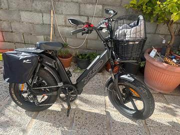 Bicicletta elettrica funky / faccio anche cambia