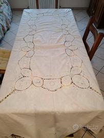 Tovaglia  in cotone con inserti a ucinetto