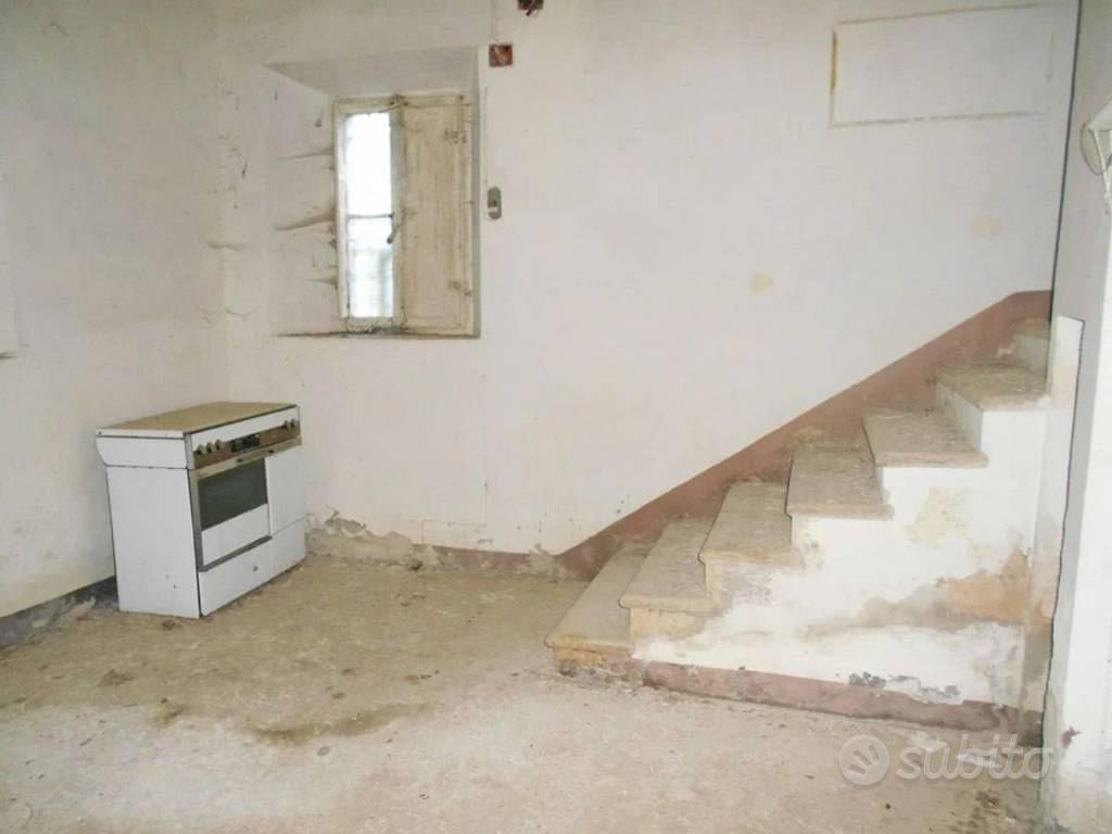 Immobile in asta di 1120 m² con più di 5 locali a - Altro