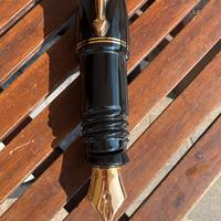 Porta penne da scrivania