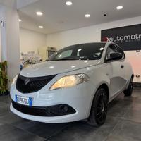 Lancia Ypsilon Elefantino Blu Gpl casa madre