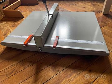 Piegatrice documenti regolabile manuale