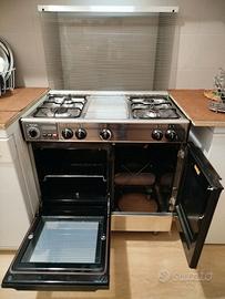 Cucina TECNOGAS 4 fuochi con forno--Da REVISIONARE