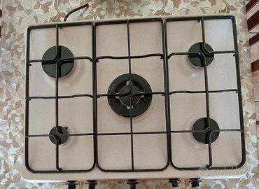 Fornello  5 fuochi indesit colore aveno