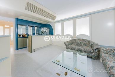 Ampio trilocale con balcone e ascensore a Cagliari