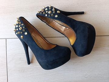 Scarpe nere con tacco e borchie 