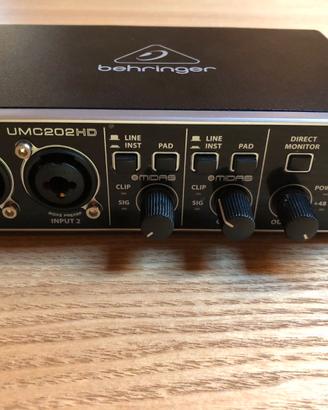Behringer U-Phoria UMC202HD + microfono