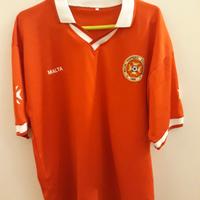 Maglia calcio retro di Malta anni 2000.