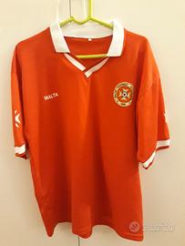 Maglia calcio retro di Malta anni 2000.