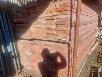 Materiale Edile (assi, tubi innocenti, ecc.)