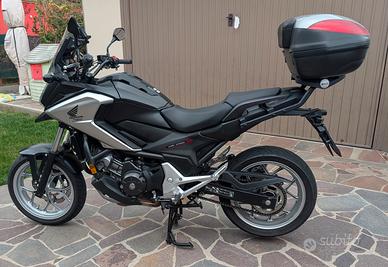 Honda NC750x 2019 cambio manuale 