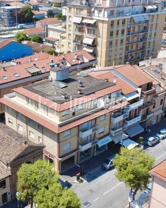 AMPIO APPARTAMENTO IN CENTRO CON GARAGE