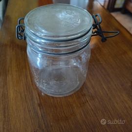 barattoli vetro per conserve con macchinetta di ch
